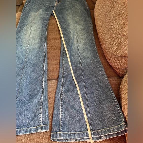 Vintage Rocawear Flare Bell
Bottom Stretch Blue Jeans
Womens Size 7 / 8 - Picture 8 of 13